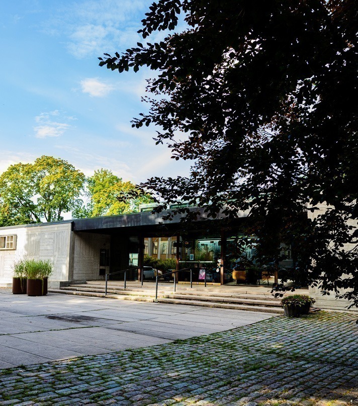 Sibeliusmuseums huvudingång sett från Biskopsgatan