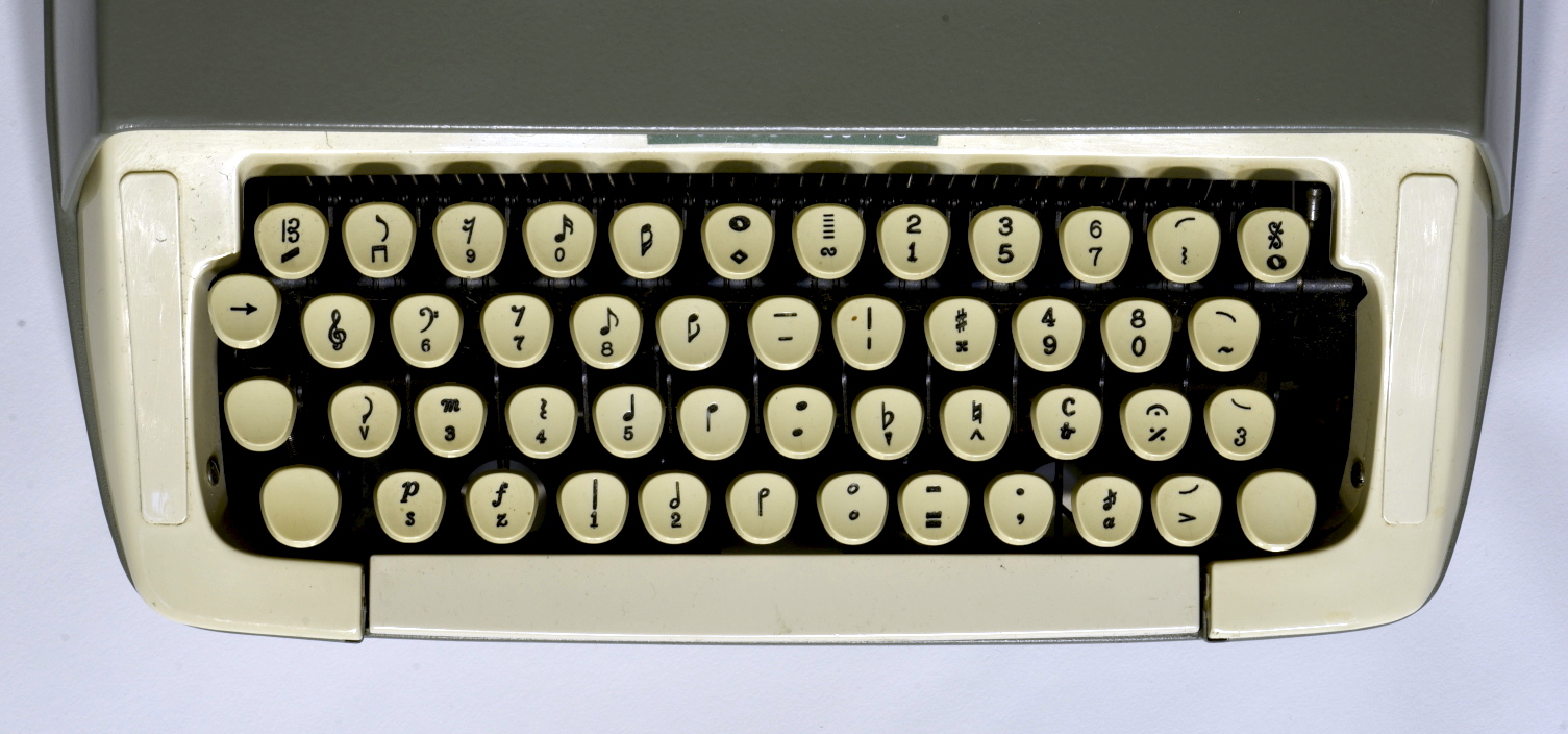 Månadens föremål: Notskrivmaskin Smith Corona Musicwriter 4 SmIn1176 tastatur s